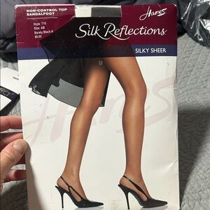 Hanes Silk Reflections Silky Sheer Pantyhose in Barely Black